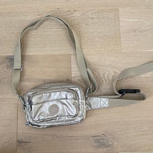 Like New Kipling 2 in 1 convertible crossbody in metallic AC8016